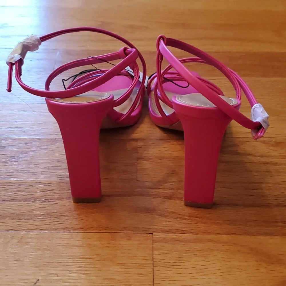 Express neon fuchsia strappy block-heel sandals. square toe Size 6 NWT - Picture 4 of 5